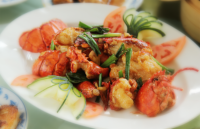 Lobster with Spicy Szechuan Sauce. 龙虾香辣川菜酱
